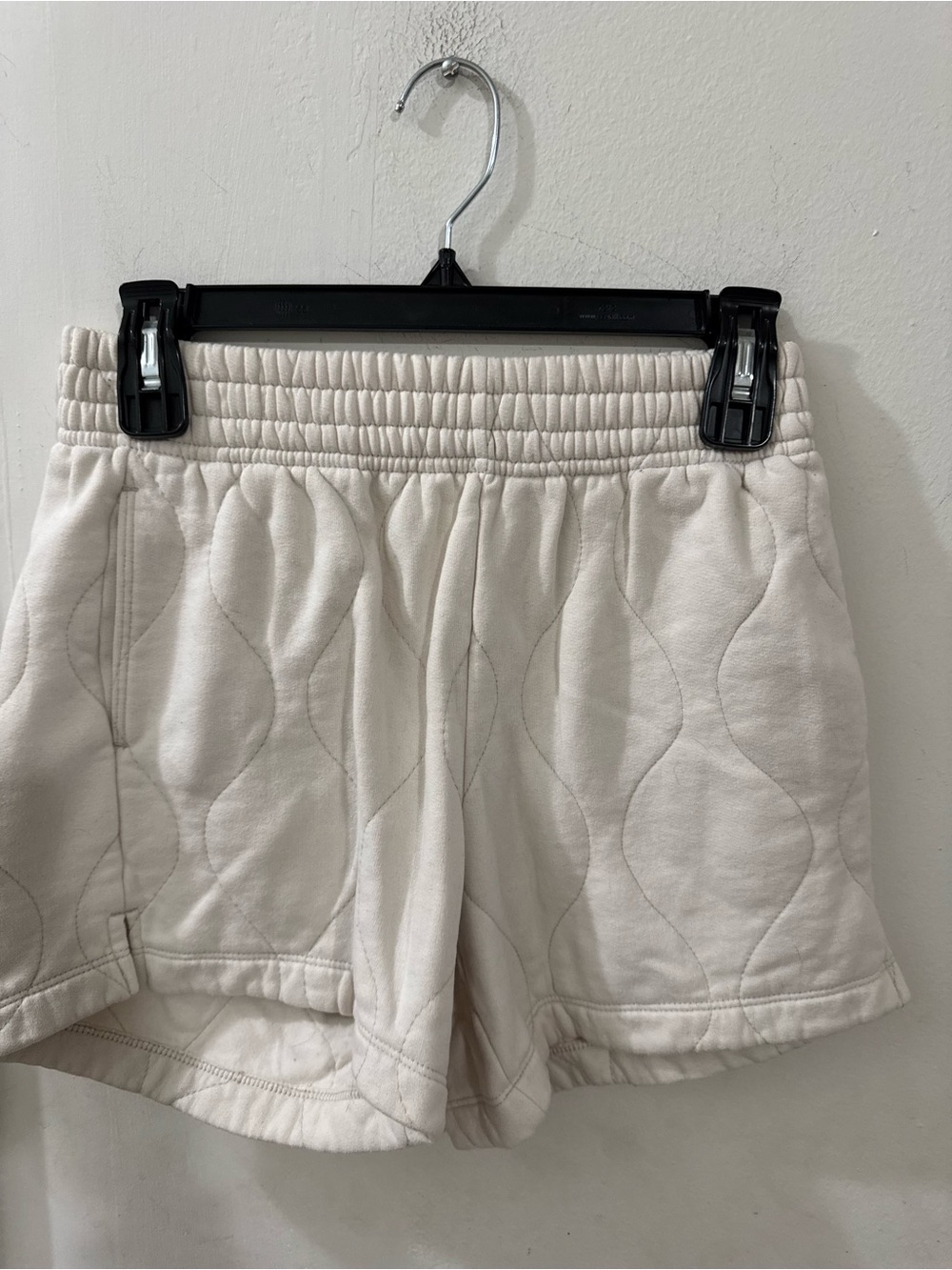 Abercrombie & Fitch Quilted High-Waist Cream Women’s Shorts, size XXS
